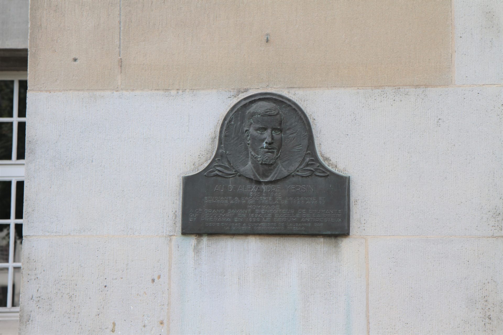 Alexandre%20Yersin%27s%20bas-relief%2C%20Lausanne%20-%2005.JPG